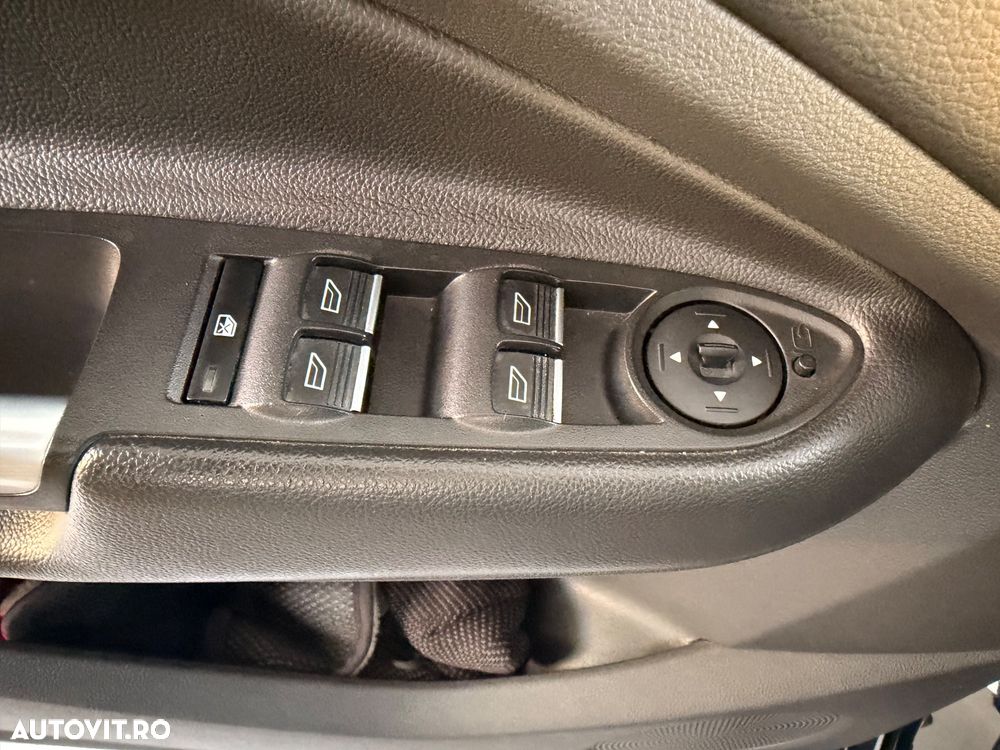 Ford Kuga 2.0 TDCi 4WD Powershift ST-Line - 16