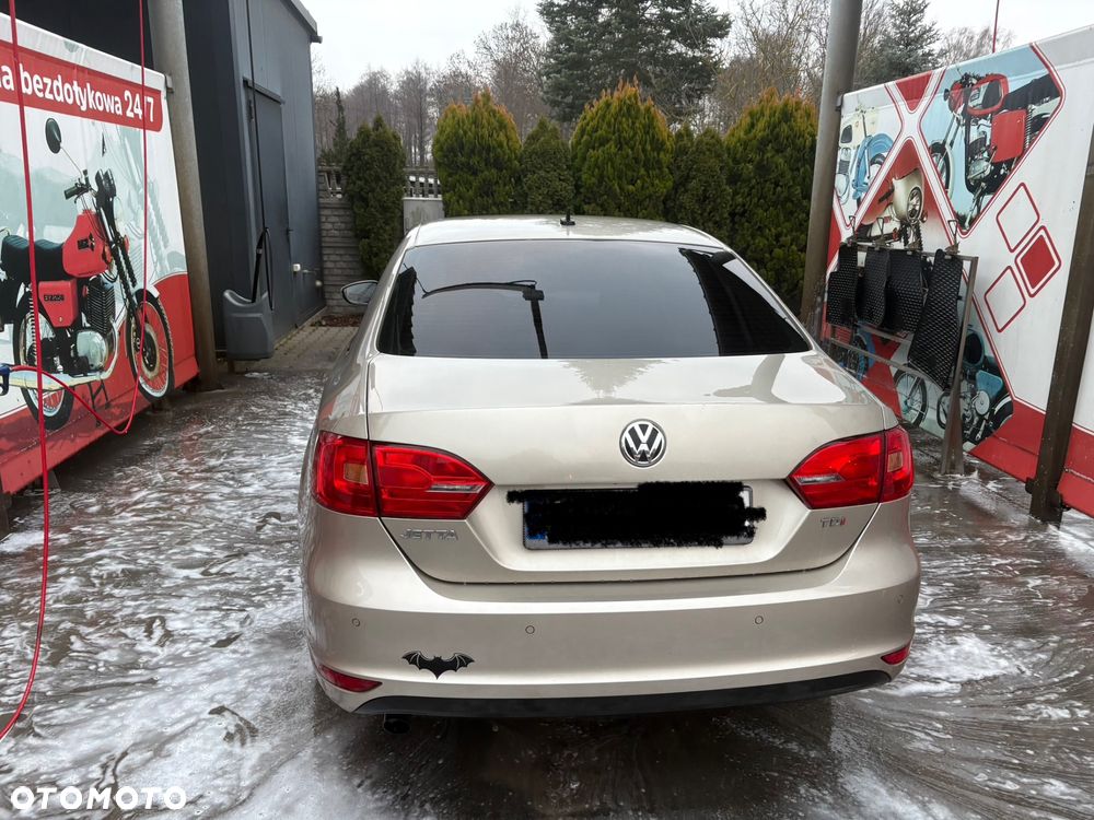 Volkswagen Jetta 1.6 TDI Comfortline - 5