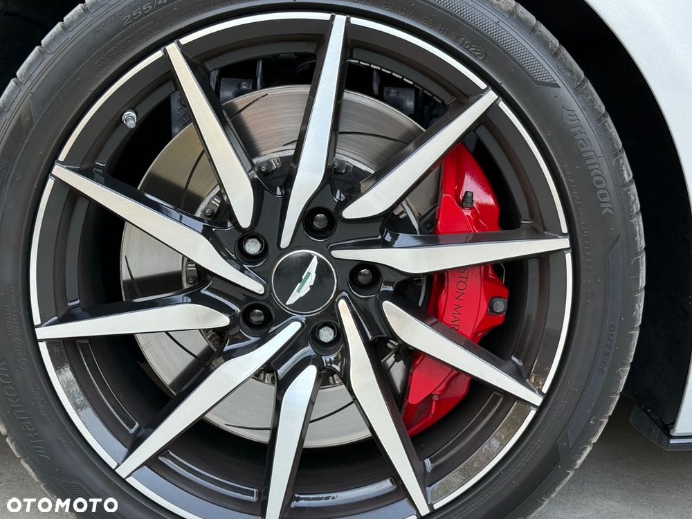 Aston Martin DB11 V12 Coupe - 17