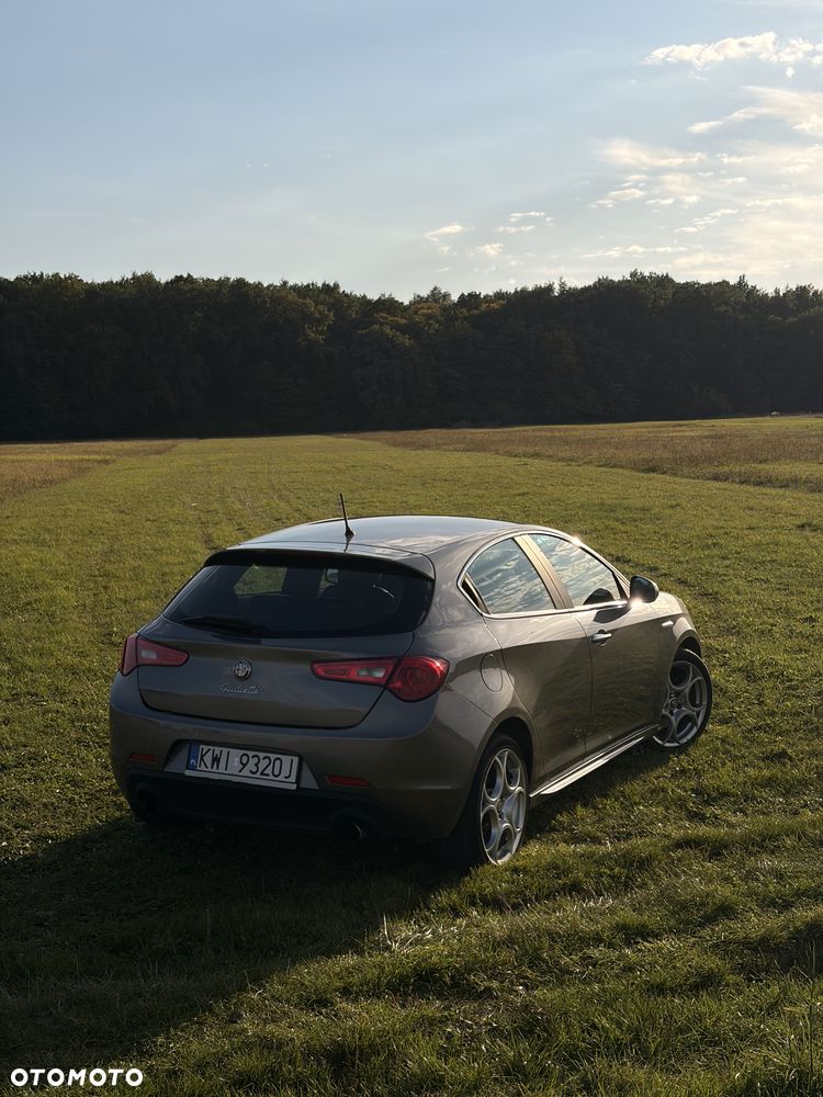 Alfa Romeo Giulietta 2.0 JTDM Distinctive - 1