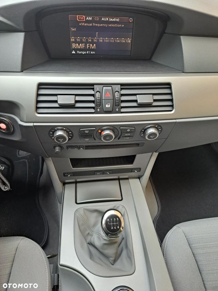 BMW Seria 5 523i Touring - 14