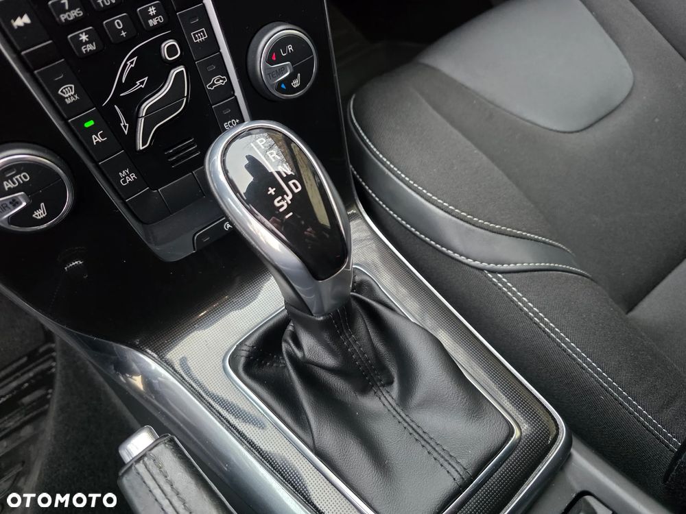 Volvo V40 D4 Geartronic RDesign - 22