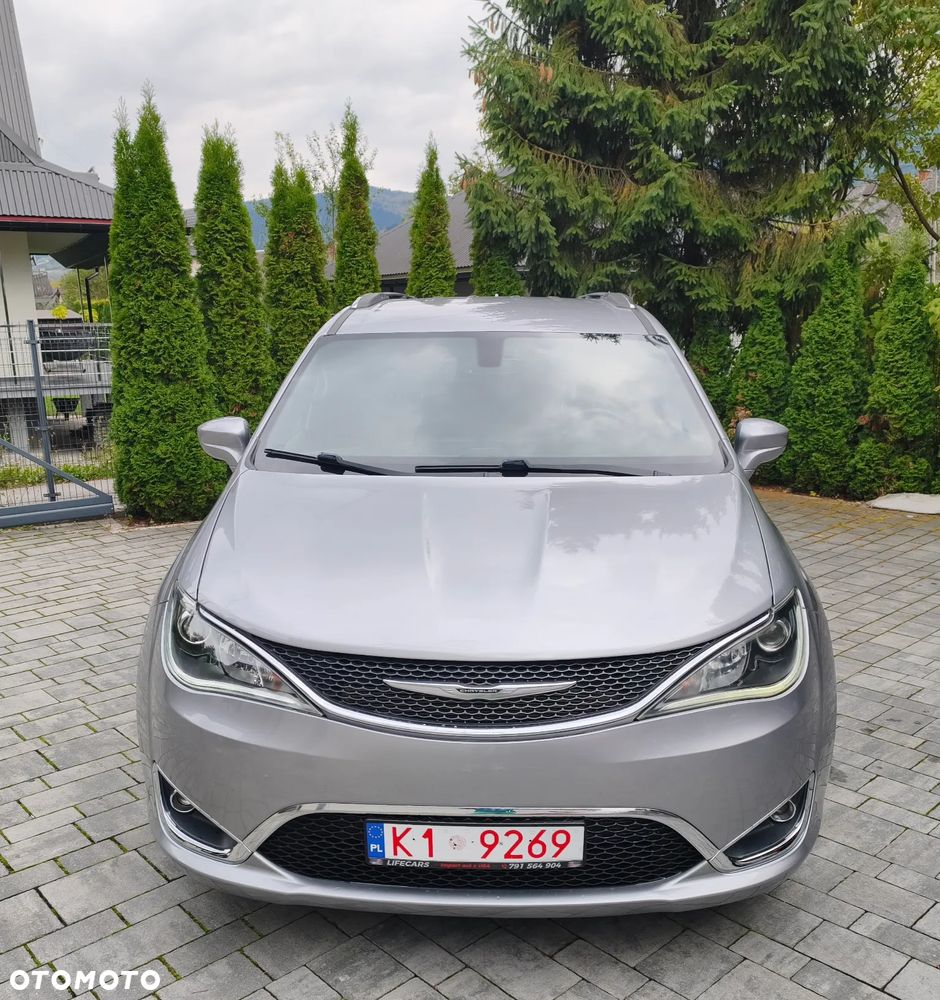 Chrysler Pacifica - 5