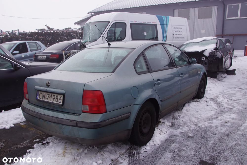 Auto na części - VW Passat B5 1.8 20V 125 KM ADR DHZ LB6N 1998R Skrzynia Drzwi Maska Klapa Zderzak Błotnik Lampa Klamka Lusterko Szyba Deska Kokpit Sterownik Moduł Czujnik Licznik Panel Kierownica - 4