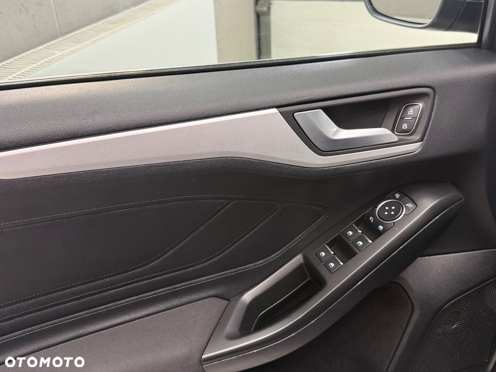 Ford Focus 1.0 EcoBoost Hybrid TITANIUM - 13