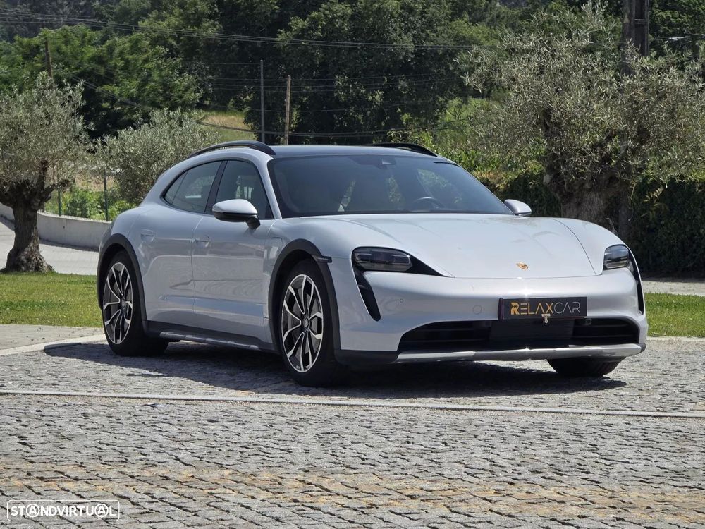 Porsche Taycan Cross Turismo 4S - 39