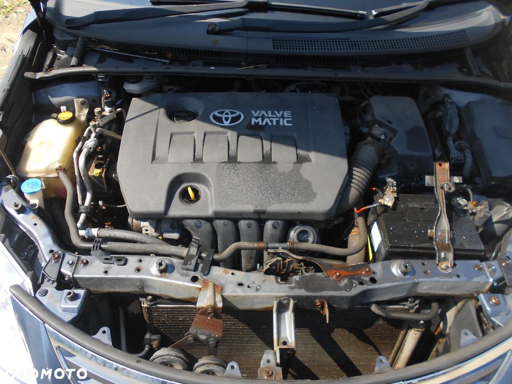 TOYOTA AVENSIS  T27 2009-2012R 2012R KOMBI KOD LAKIERU 8U5 1.8 VVT-I BENZYNA  A2ZR-T12U  108KW 146 KM SILNIK SKRZYNIA  BIEGOW EC60 BLOTNIK DZWI MASKA KLAPA ZAWIESZENIE LAMPY  ROLETA  HAK ZDERZA CZUJNIKI PDC GRILL PODSUFITKA - 19