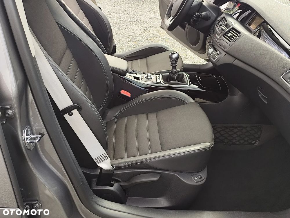 Renault Laguna dCi 150 FAP Start-Stop Bose Edition - 28