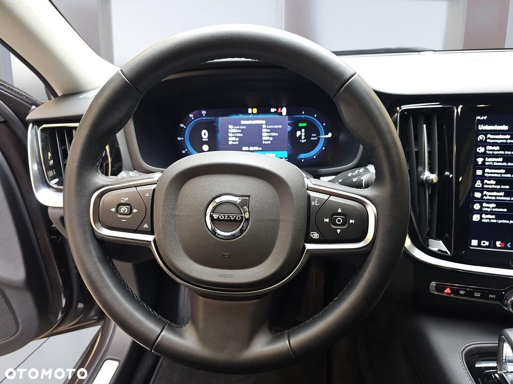 Volvo V60 T6 AWD Plug-In Hybrid Core - 8