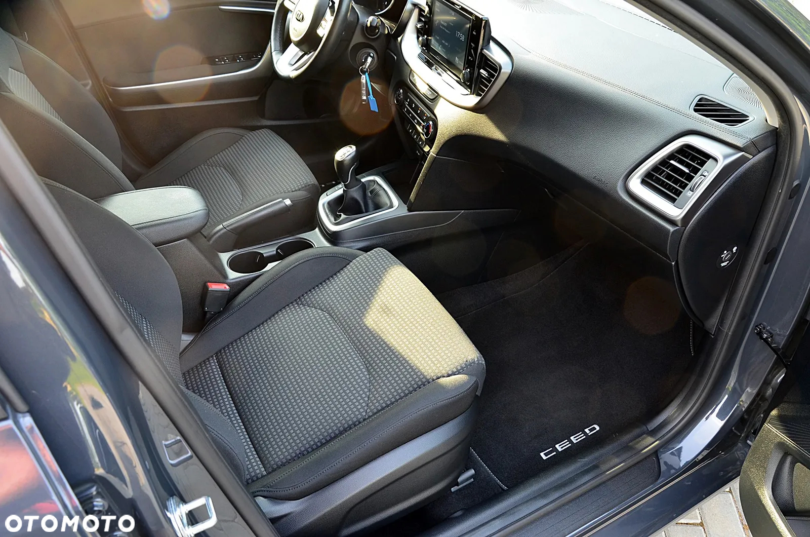 Kia Ceed - 27
