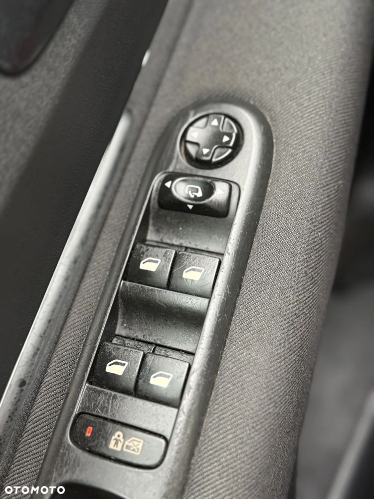 Peugeot 5008 - 30