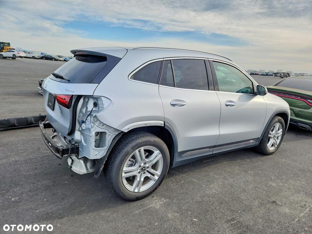 Mercedes-Benz GLA - 5