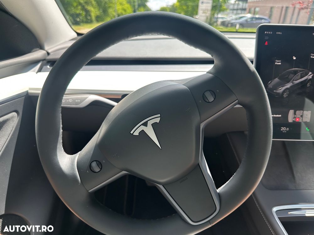 Tesla Model Y - 23