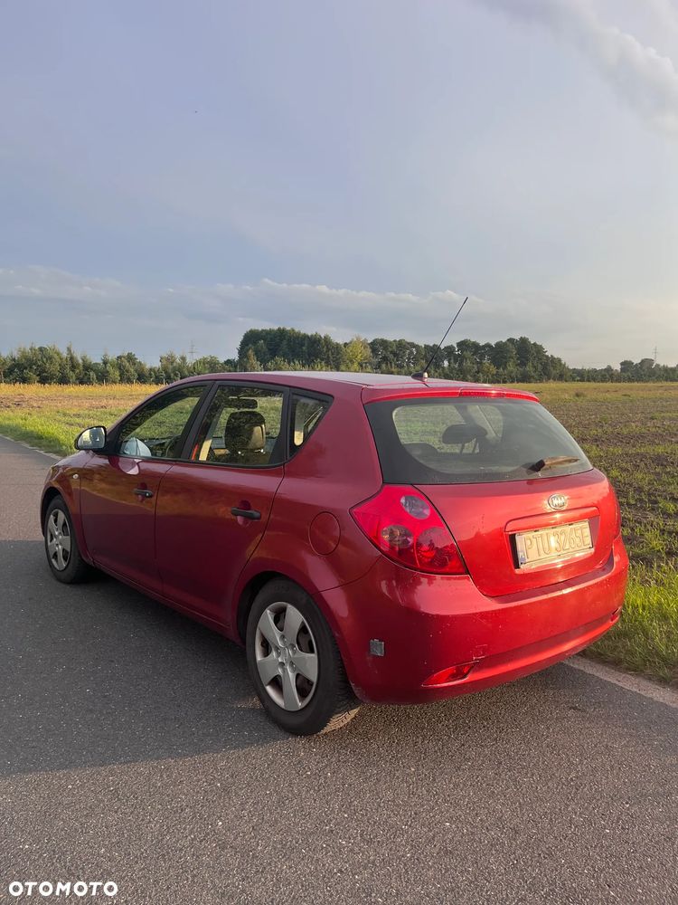 Kia Ceed - 4