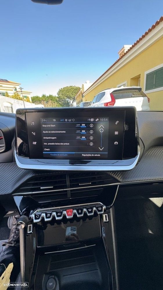 Peugeot 2008 1.2 PureTech Allure Pack EAT8 - 24