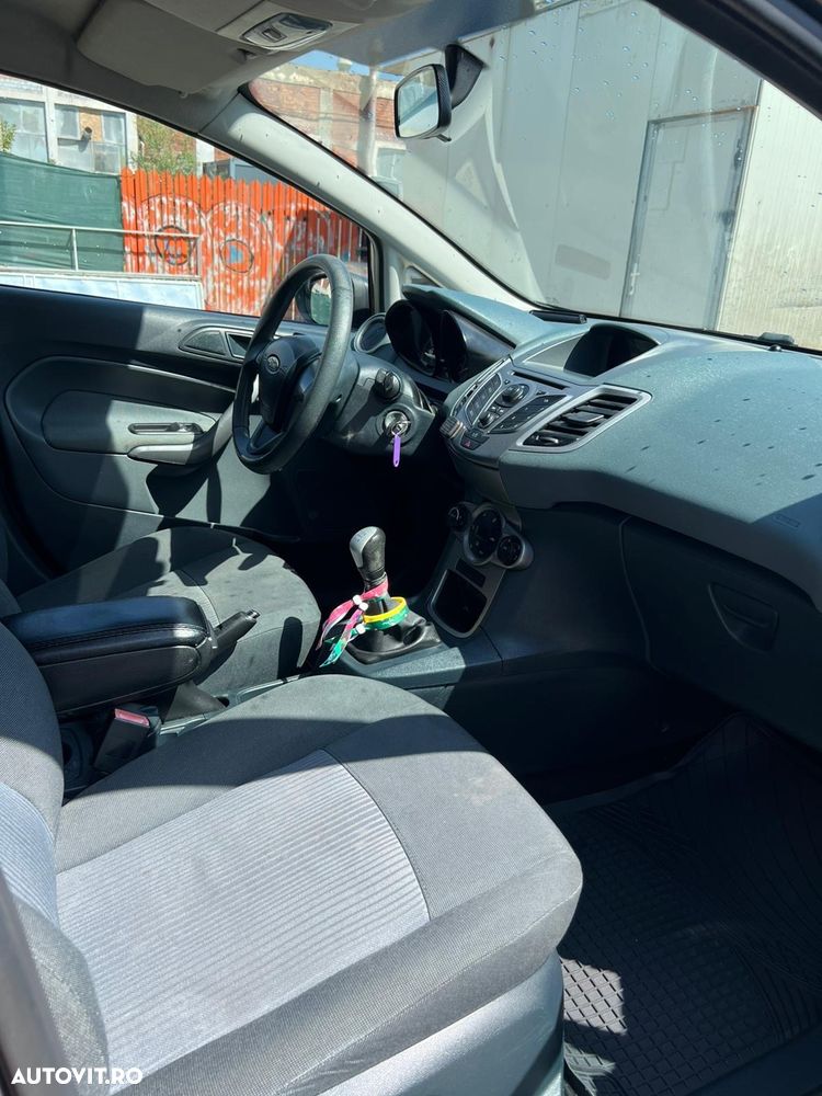Ford Fiesta - 12