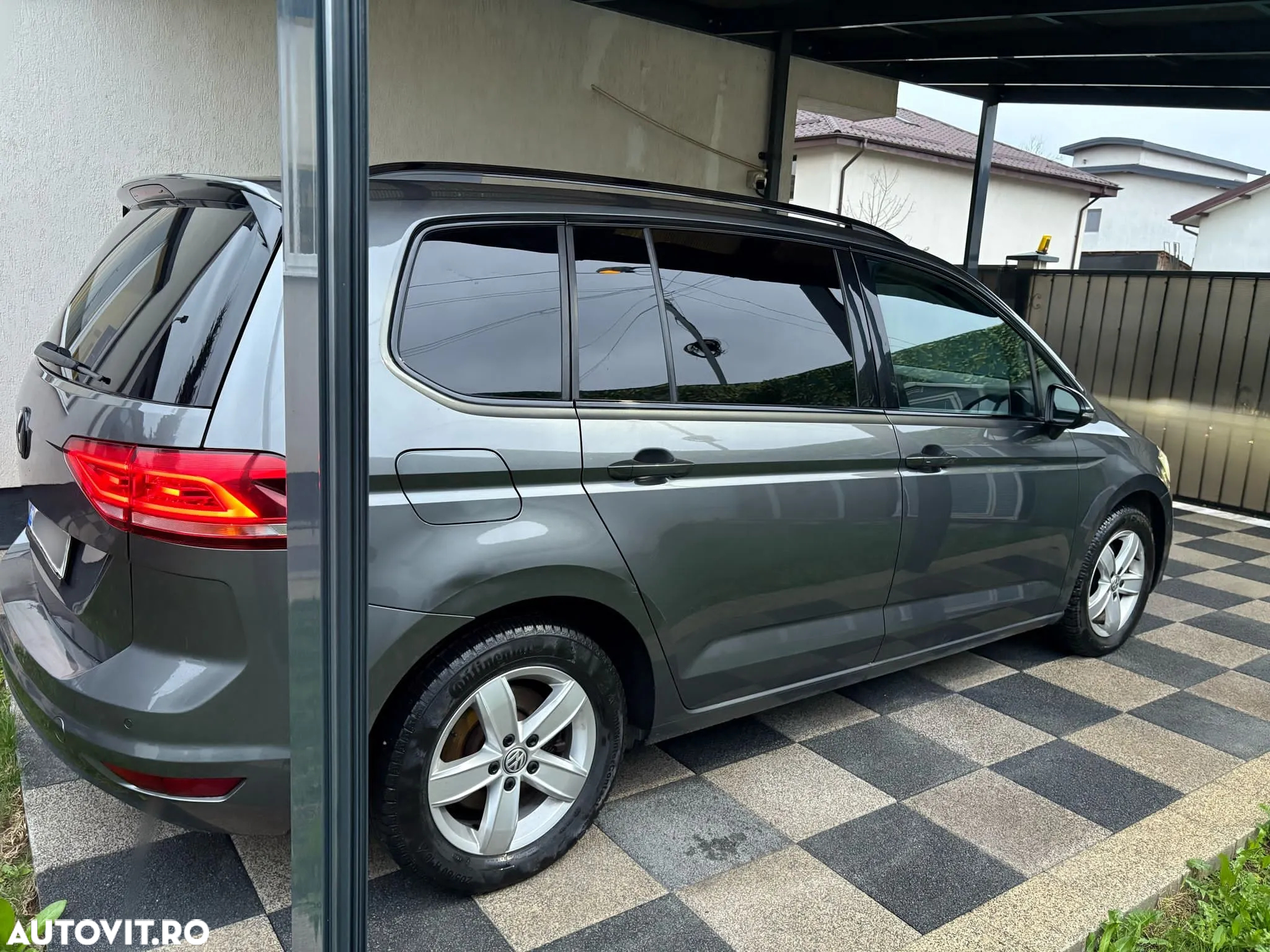 Volkswagen Touran 2.0 TDI DSG Highline - 4