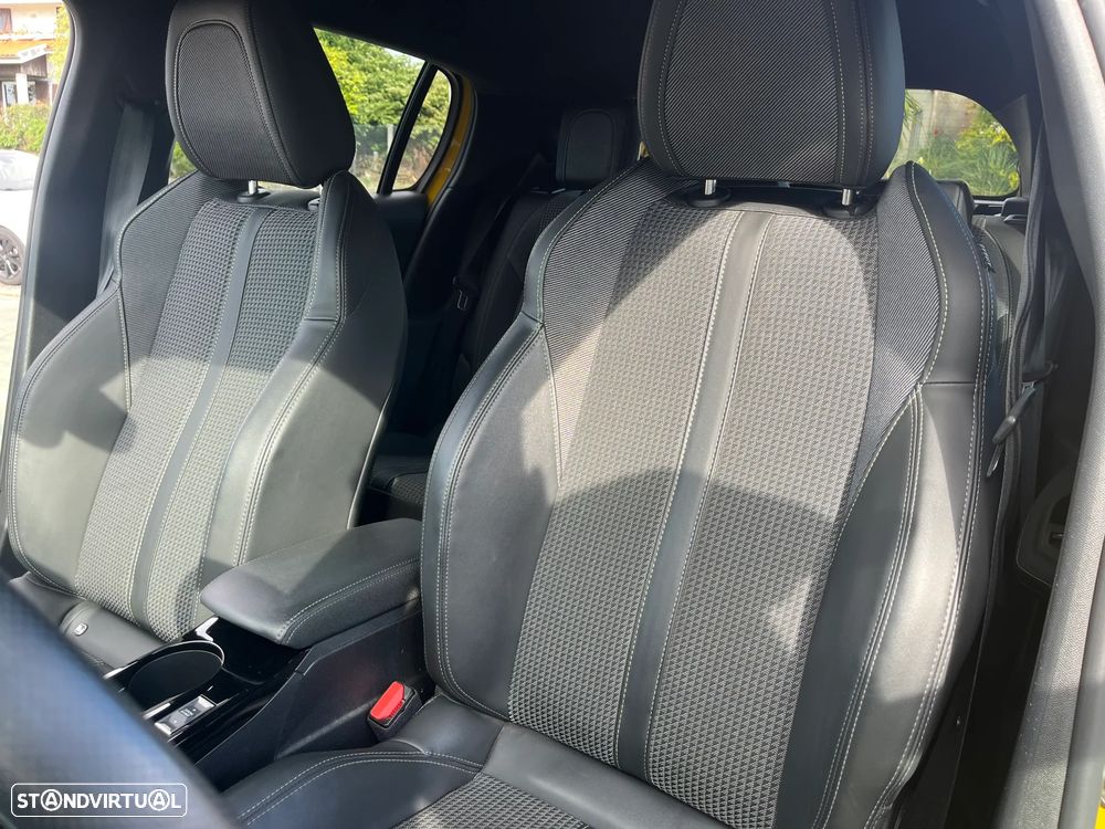 Peugeot e-208 GT+ - 9