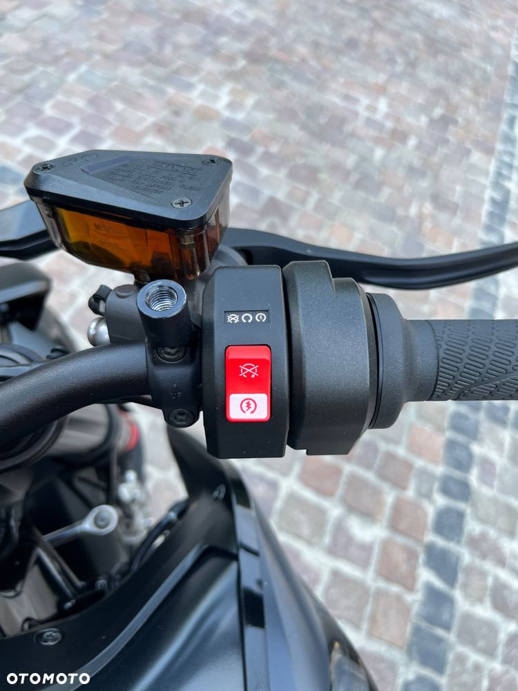 KTM DUKE 890 - 26