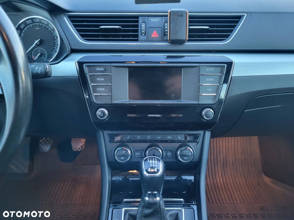 Skoda Superb 2.0 TDI 4x4 Premium Edition - 17