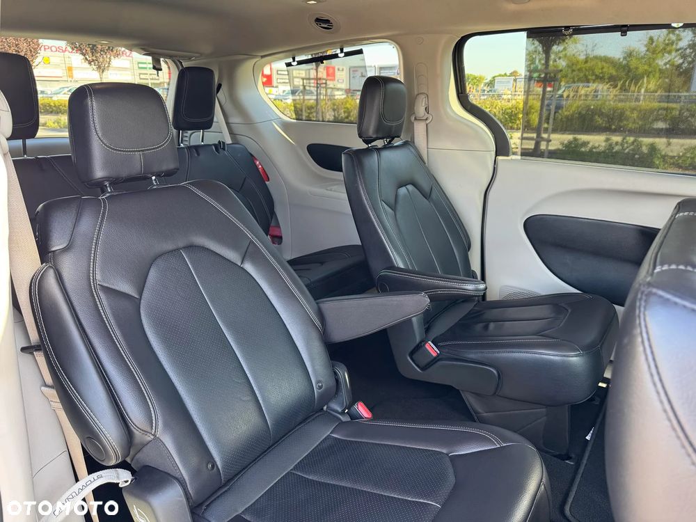 Chrysler Pacifica - 15