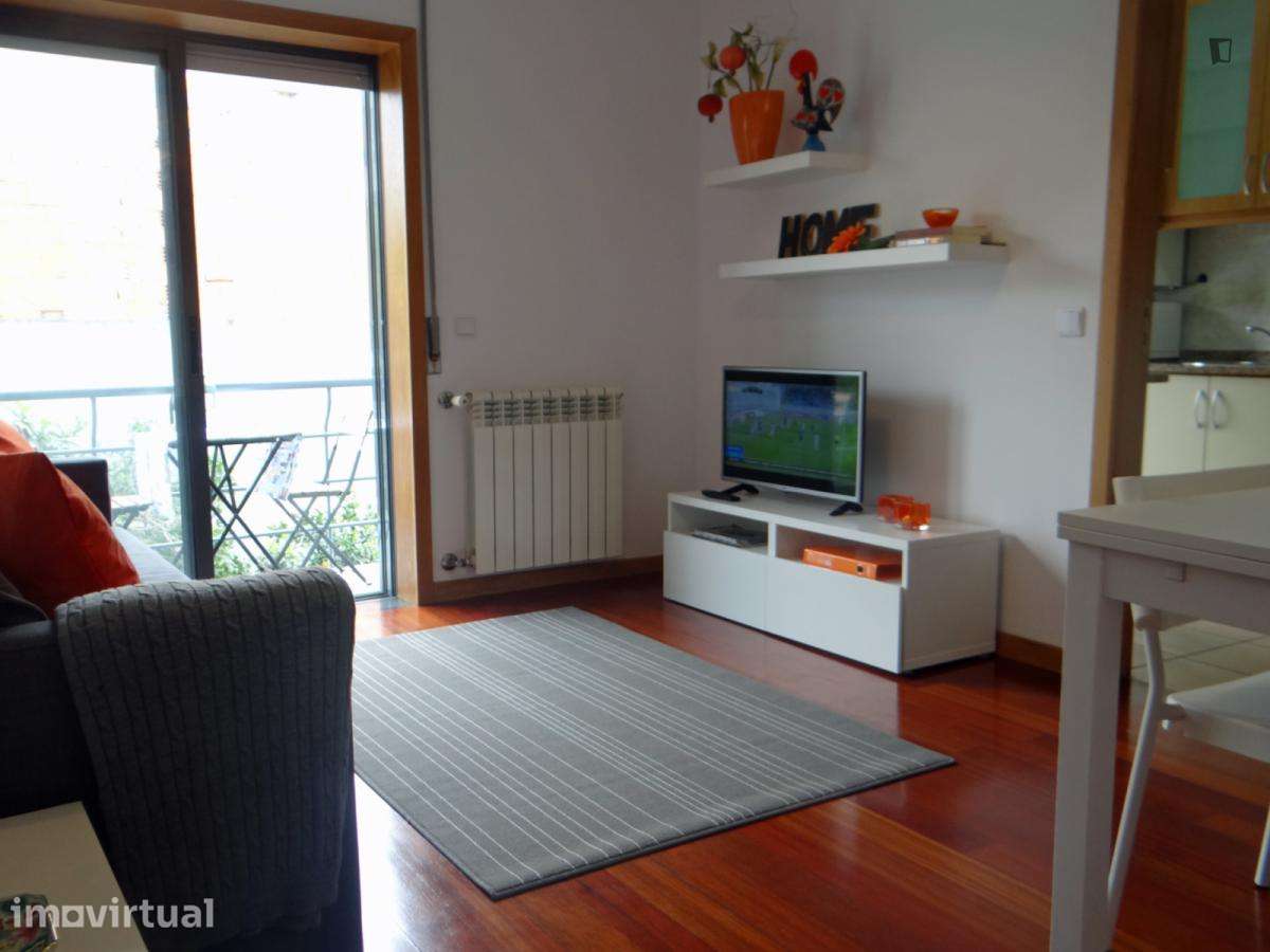 Apartamento com 1 quartos - localizado em Paranhos Porto - Grande imagem: 3/29