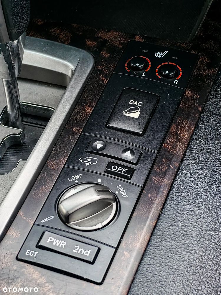 Toyota Land Cruiser - 11