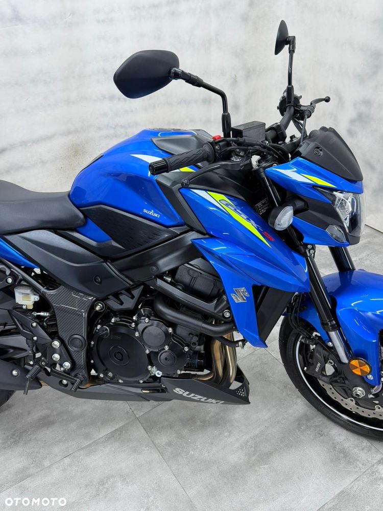 Suzuki GSX - 18