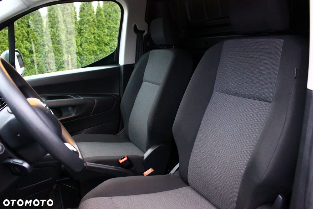 Toyota PROACE CITY BLASZAK 2 OSOBOWY 1.2 D-4T BENZYNA 110KM PEWNE AUTO FV23% - 22