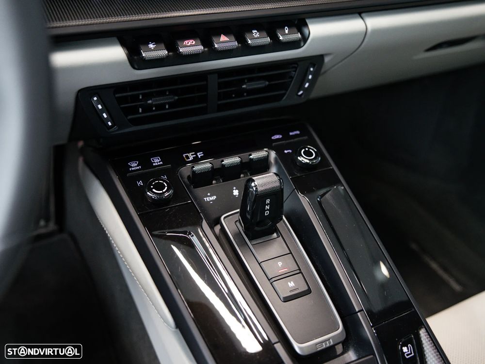 Porsche 911 (992) Carrera S - 32