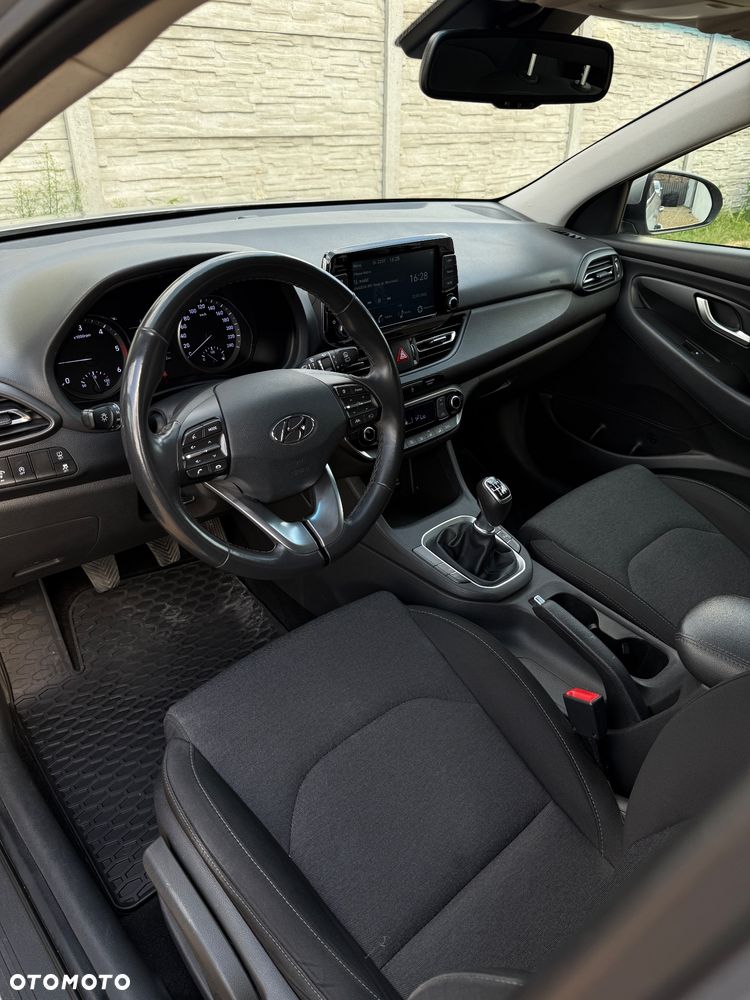 Hyundai i30 1.6 D Comfort - 27