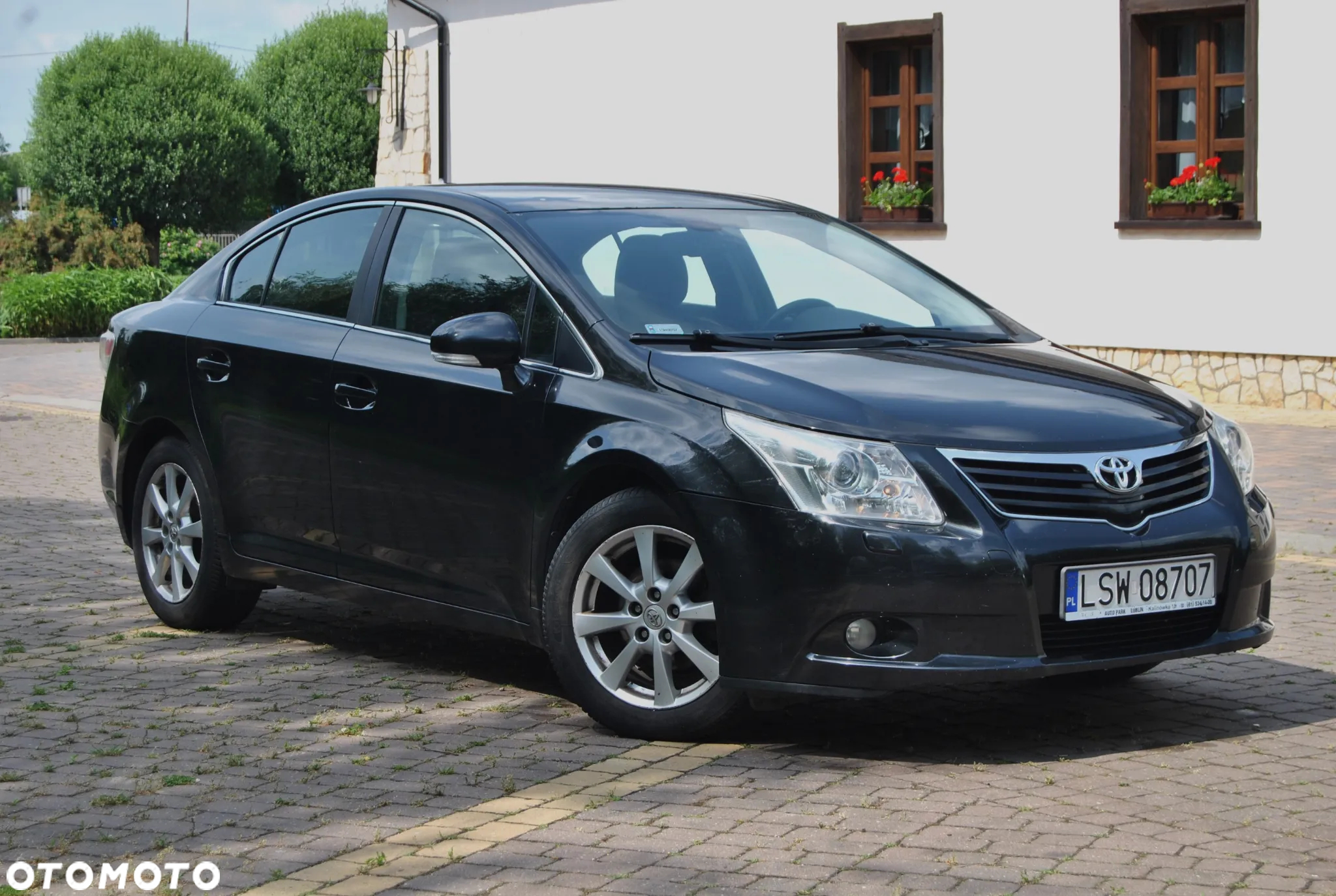 Toyota Avensis 2.0 D-4D Sol - 2