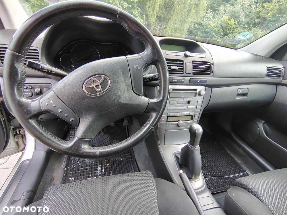 Toyota Avensis 2.0 VVT-i Team - 12