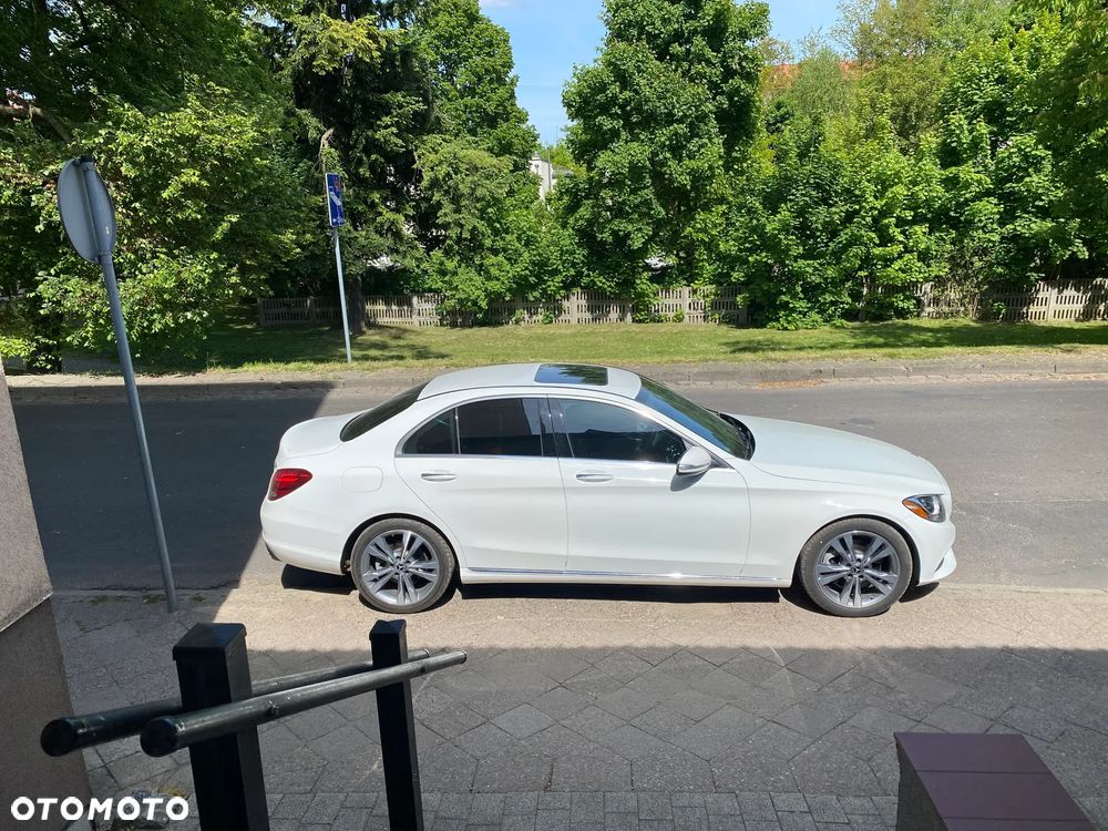 Mercedes-Benz Klasa C 300 9G-TRONIC Exclusive - 3