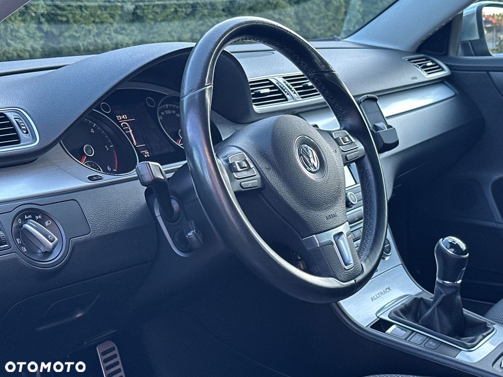 Volkswagen Passat 2.0 TDI DPF Highline - 23