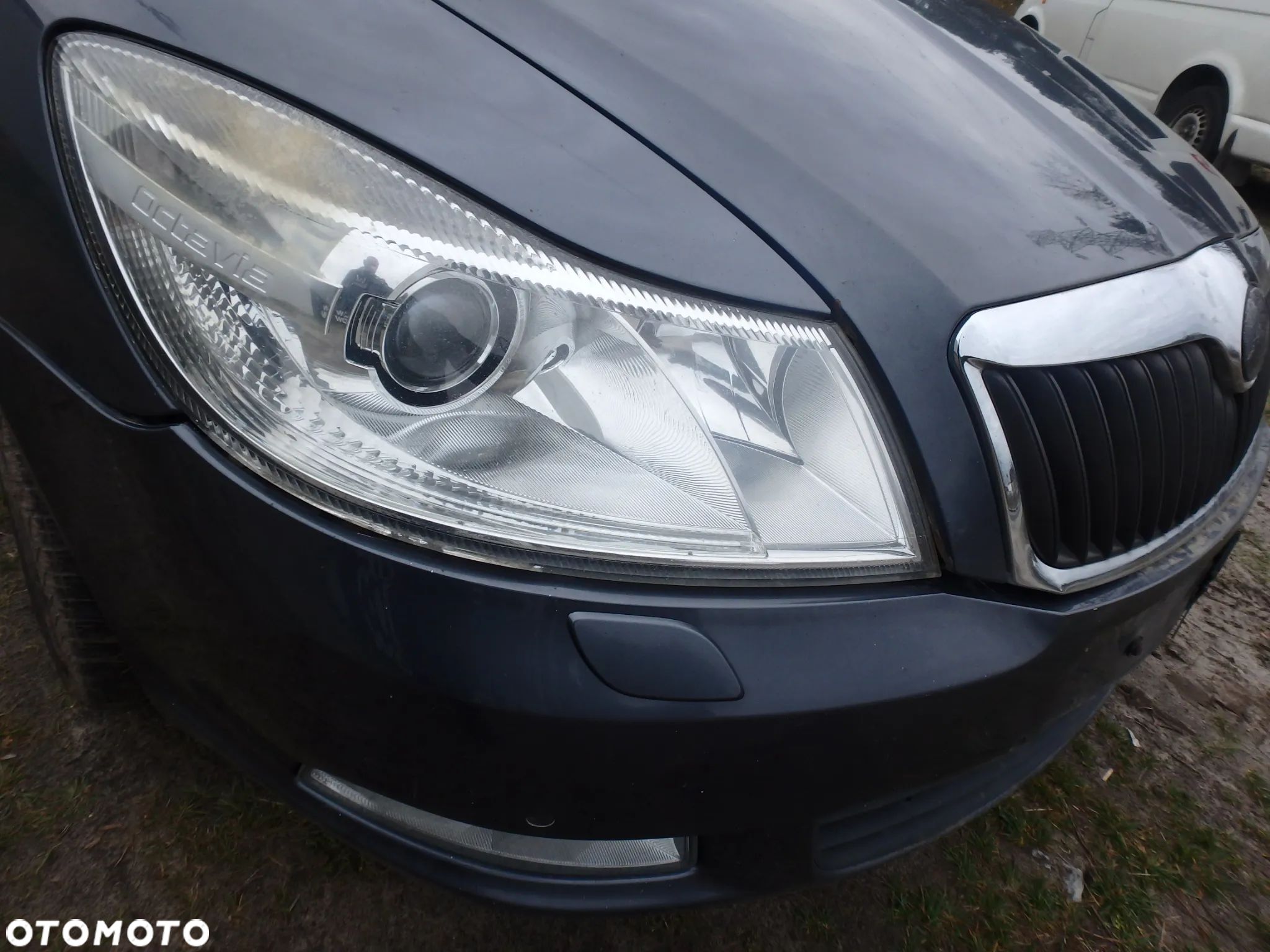 Lampa prawa i lewa bi xenon Skoda Octavia II lift - 1