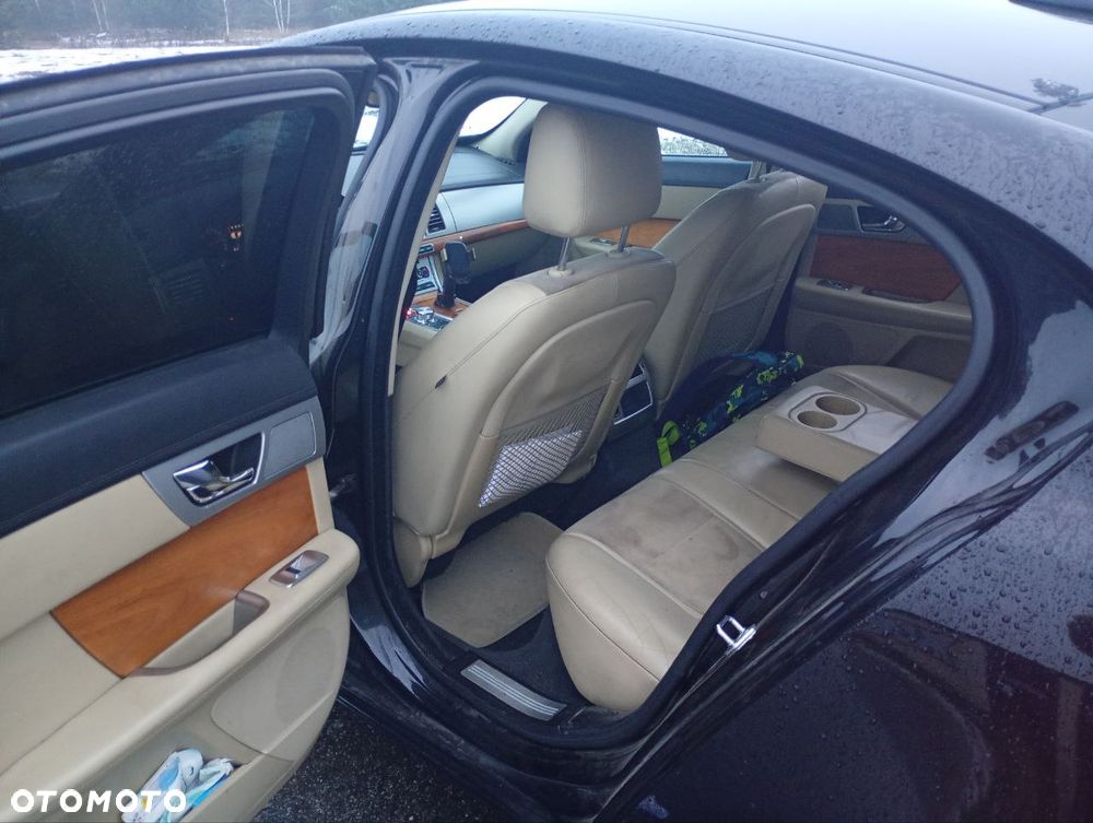 Jaguar XF 2.2 D - 9