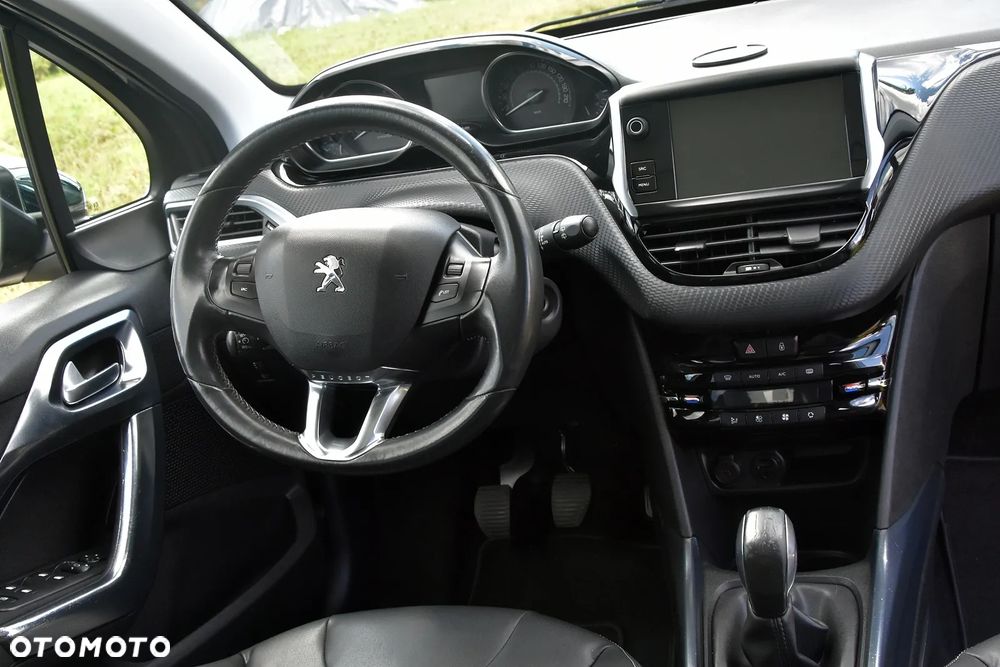 Peugeot 2008 1.2 Pure Tech Allure S&S - 32