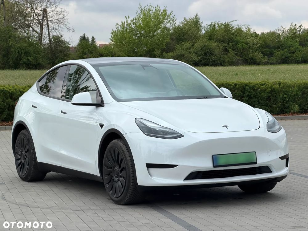 Tesla Model Y - 2