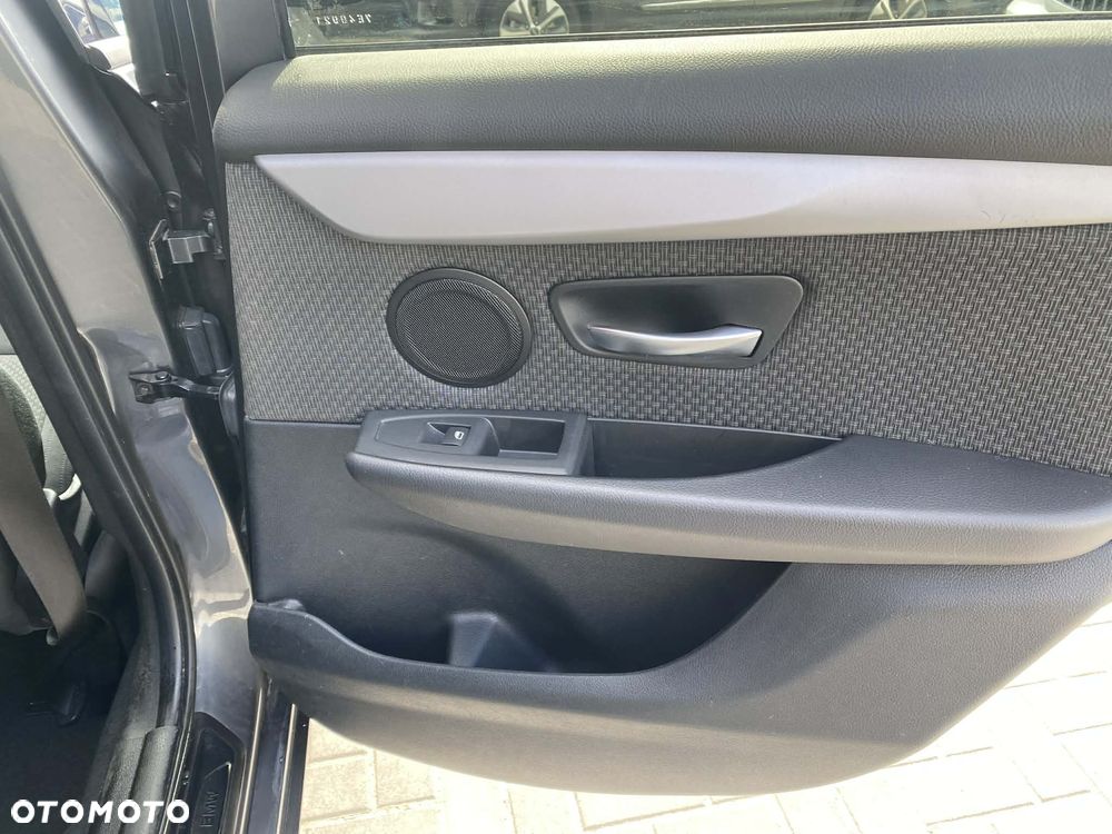 BMW Seria 2 216d - 19