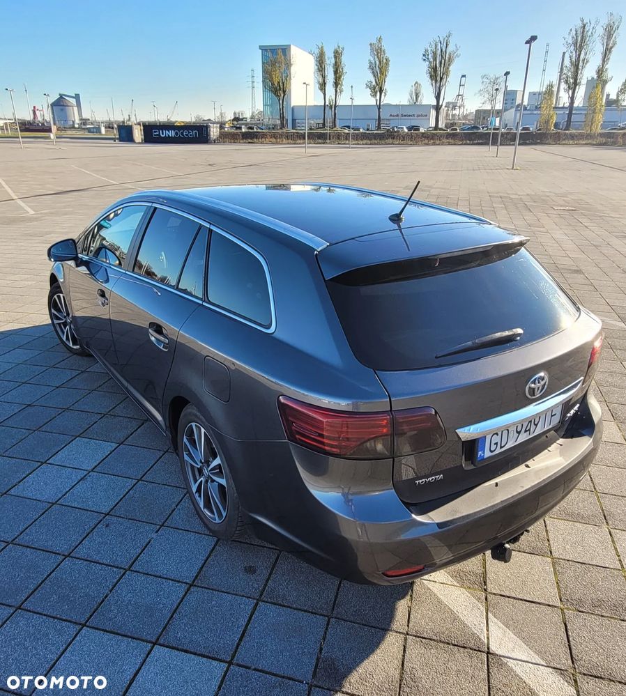 Toyota Avensis 2.2 D-4D Business Edition - 1