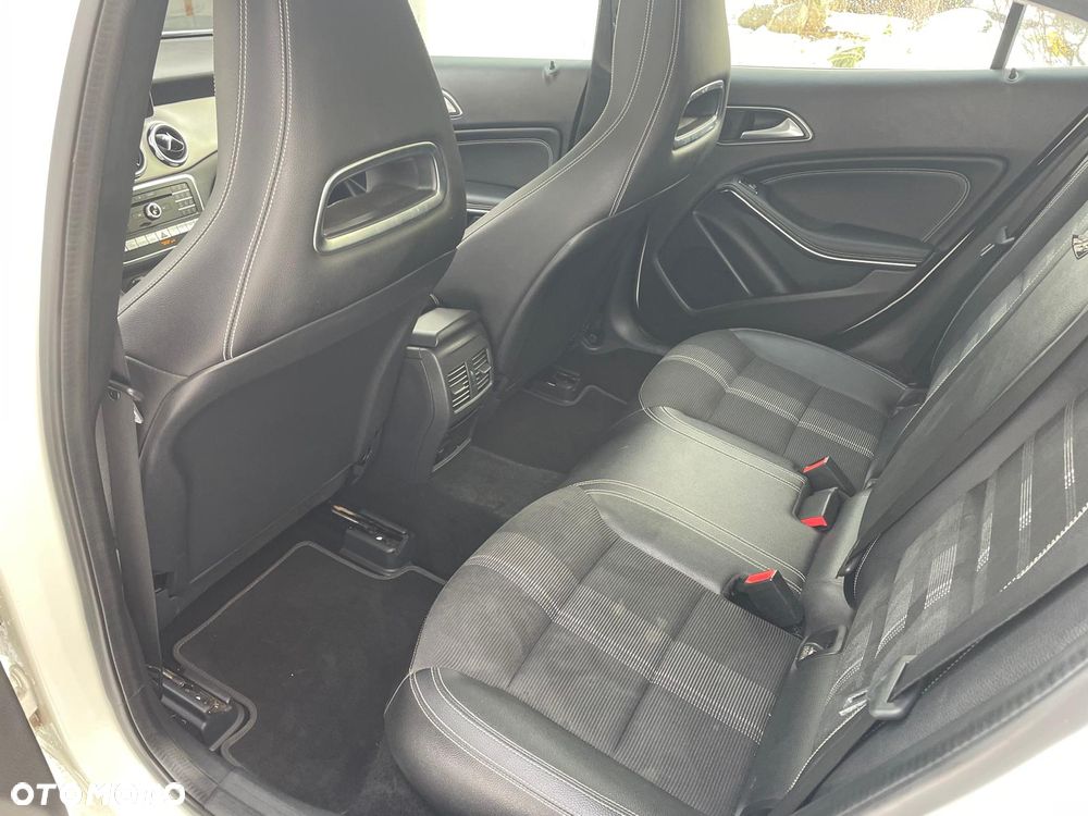 Mercedes-Benz GLA 220 4-Matic - 13