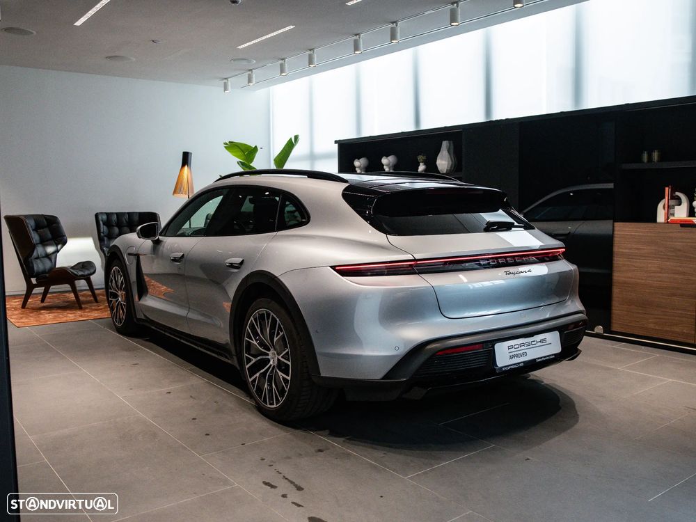 Porsche Taycan Cross Turismo 4 - 10