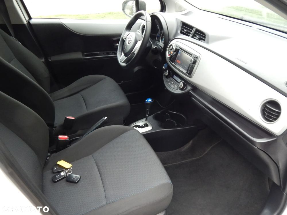 Toyota Yaris Hybrid 100 Life - 12