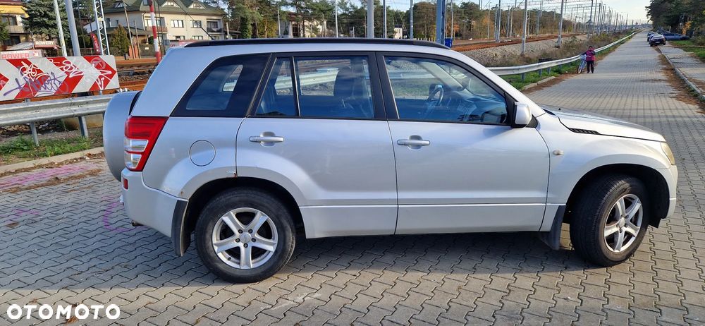 Suzuki Grand Vitara 2.0 - 8