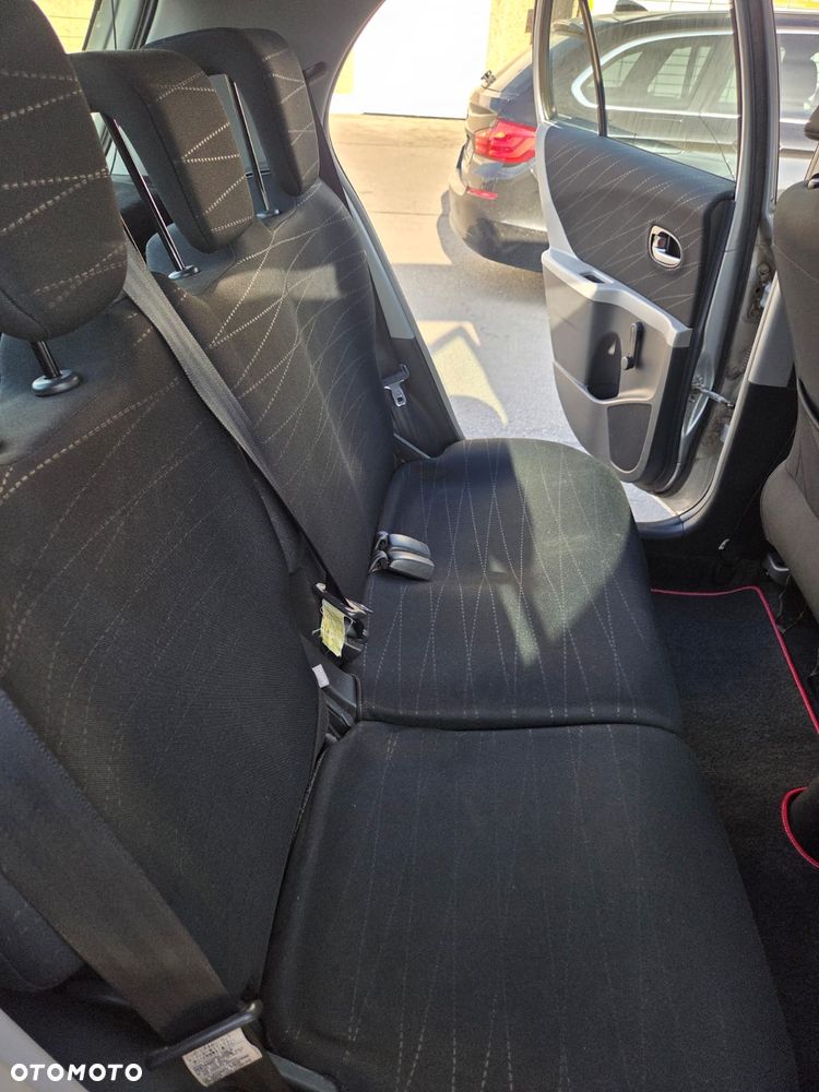 Toyota Yaris 1.4 D-4D Sol - 23
