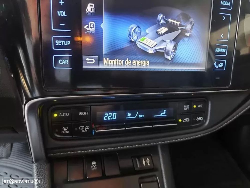 Toyota Auris Touring Sports 1.8 HSD Comfort+P.Sport - 30