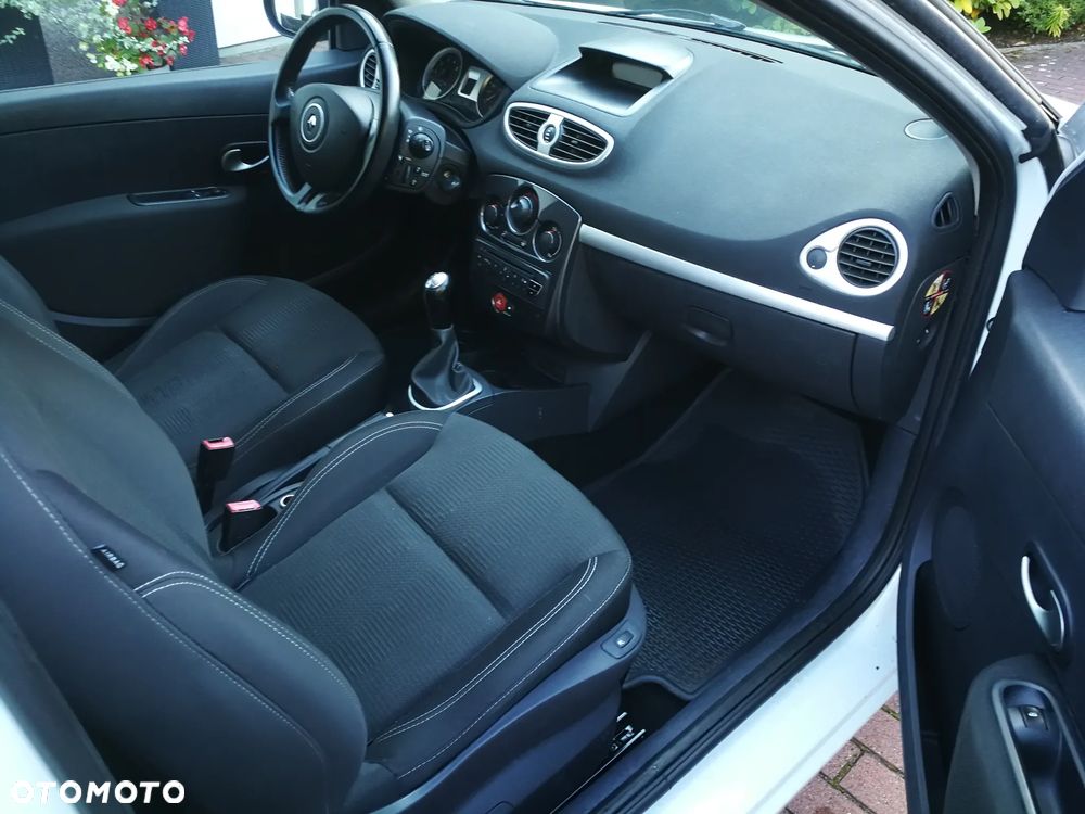 Renault Clio 1.2 16V 75 Expression - 15