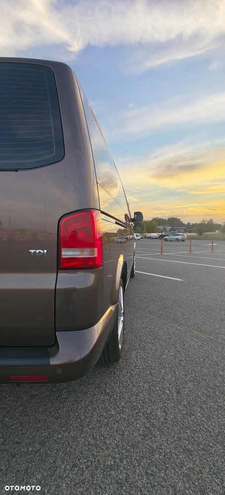 Volkswagen Caravelle - 17