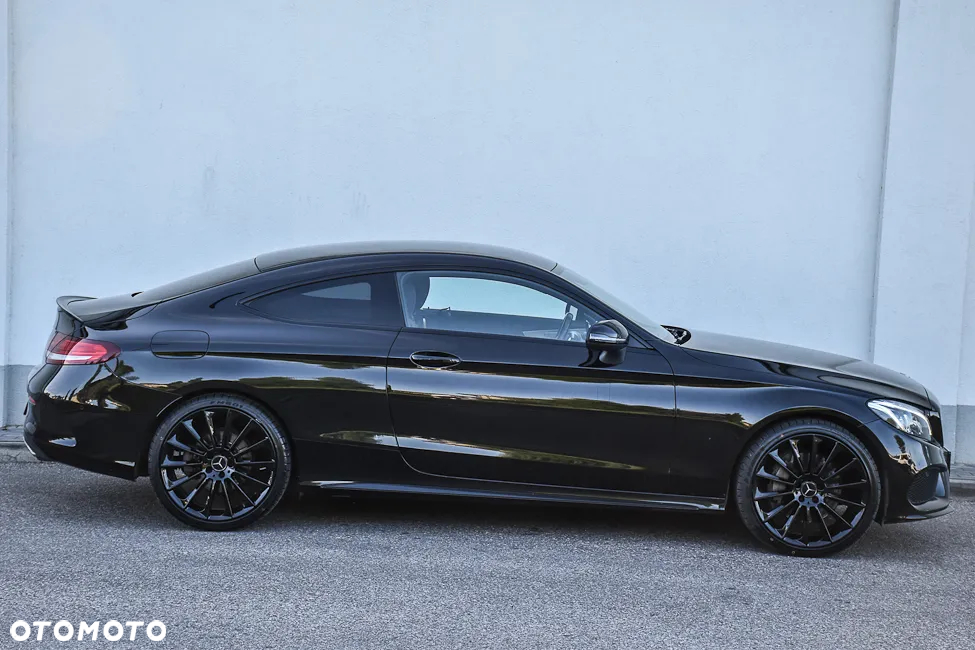 Mercedes-Benz Klasa C 300 Coupe 9G-TRONIC Night Edition - 17